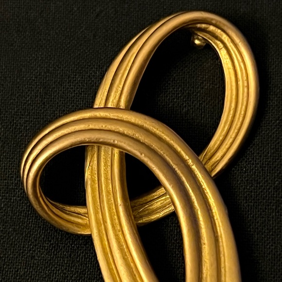 Matte Gold Brooch - Picture 2 of 10